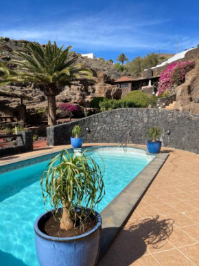 Castillo Lanzarote Villa Bailey - Luxury Villa - Pet friendly with heated Pool